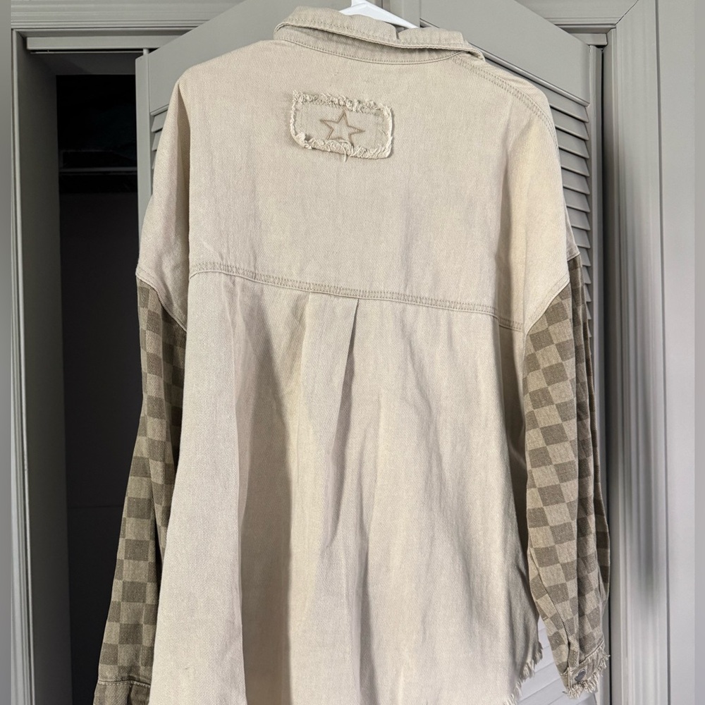 Button down - Picture 2 of 2